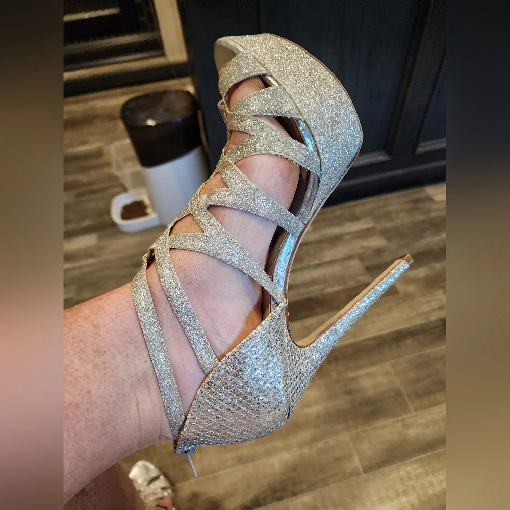 Aldo Silver Glitter Size 9 Platform Strappy Heel Caged Zip Up Vegas